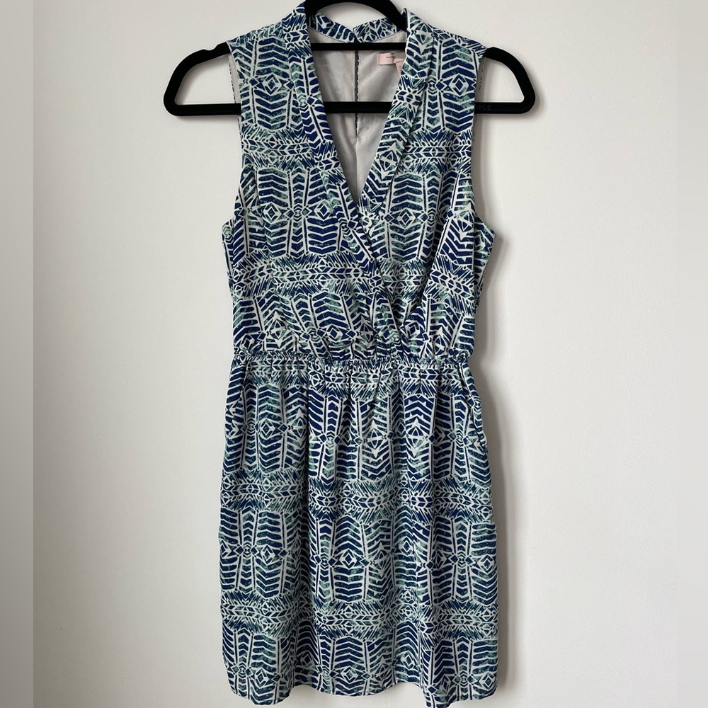 COLLARED V-NECK DRESS